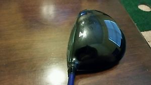 Titleist Golf 915D2 Driver 10.5* Diamana 62 gram Stiff Flex Graphite Shaft image 1