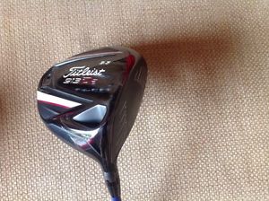 Titliest 913 Driver. Version D2. Stiff diamana Blues shaft. With headcover image 1