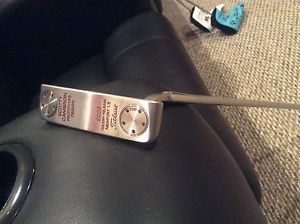 Titleist Scotty Cameron Buttonback 2008 Holiday Newport 1.5 Putter 4* Right 34 image 1