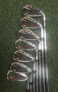 TaylorMade RSi 1 Irons Regular Flex R/H (7 Clubs) Superb Condition Used Once image 1