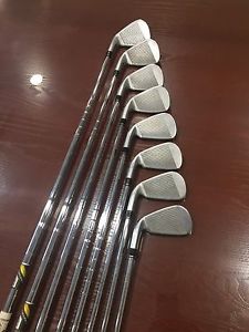 Men s RH Taylormade Rocketbladz Irons, 4-AW image 1