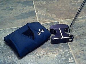 Bettinardi Baby Bee Xcelerator Righthanded 33.5" Putter Used W/Cover image 1