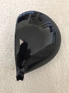 Titleist 915 D3 8.5 Driver Head Only image 1