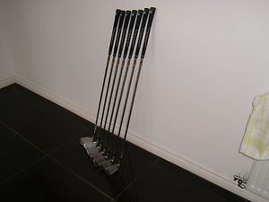 WILSON STAFF D-100 IRONS 5 TO S/W R/H UNIFLEX image 1